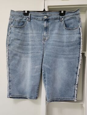DG2 Diane Gilman New Classic Stretch Side Fray Denim Bermuda Shorts Blue 22W